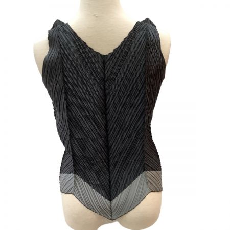  ISSEY MIYAKE FETE A.POC イッセイミヤケ 変形 プリーツ ノースリーブカットソー IF72FJ224 ブラック