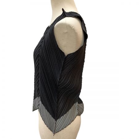  ISSEY MIYAKE FETE A.POC イッセイミヤケ 変形 プリーツ ノースリーブカットソー IF72FJ224 ブラック