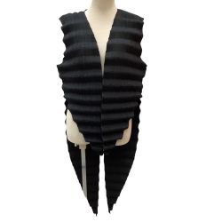 ♪♪ ISSEY MIYAKE イッセイミヤケ 変形 段 プリーツ ベスト SIZE M IM63-FE909 ブラック Bランク