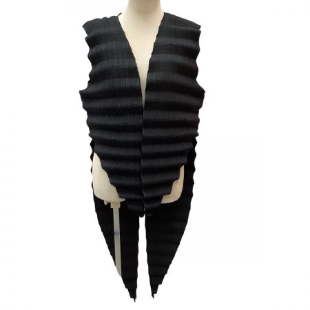 ISSEY MIYAKE イッセイミヤケ 変形 段 プリーツ ベスト SIZE M IM63-FE909 ブラック