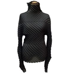♪♪ ISSEY MIYAKE イッセイミヤケ 変形模様 立体 プリーツ タートルネックカットソー ブラック Bランク