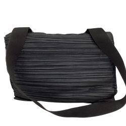 ♪♪ ISSEY MIYAKE イッセイミヤケ PLEATS PLEASE メッセンジャー ショルダーバッグ PP04-AG722 ブラック Bランク