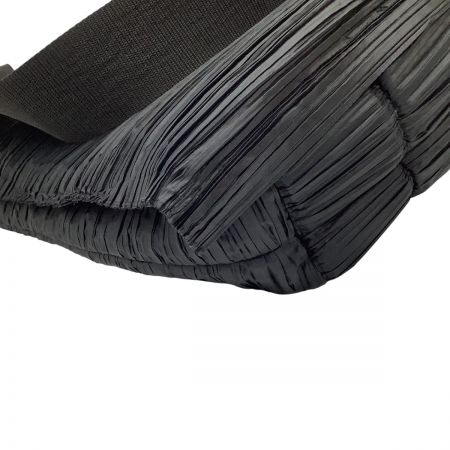  ISSEY MIYAKE イッセイミヤケ PLEATS PLEASE メッセンジャー ショルダーバッグ PP04-AG722 ブラック