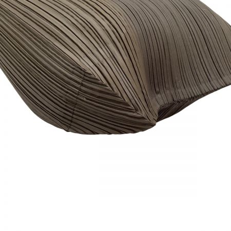  ISSEY MIYAKE イッセイミヤケ PLEATS PLEASE 　レディース ショルダーバッグ  PP92-AG571 ブラウン