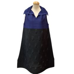 ISSEY MIYAKE イッセイミヤケ PLEATS PLEASE 変形 サークルエンボス加工  横プリーツ ワンピース  ブラック Bランク