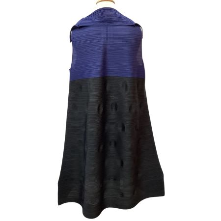 ISSEY MIYAKE イッセイミヤケ PLEATS PLEASE 変形 サークルエンボス加工  横プリーツ ワンピース  ブラック