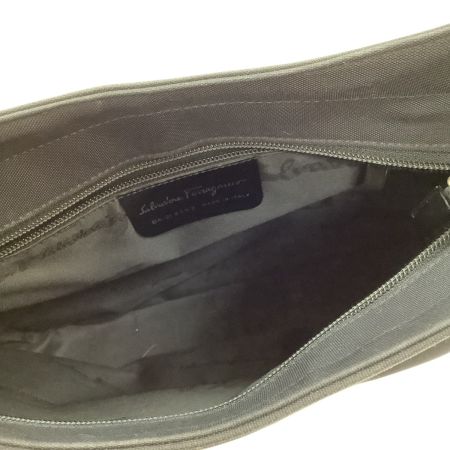 Salvatore Ferragamo サルヴァトーレフェラガモ レディース ショルダーバッグ ブラック