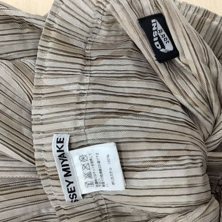 ISSEY MIYAKE イッセイミヤケ プリーツ ひざ丈スカート SIZE 2 斜めストライプ IM11FG203 ベージュ