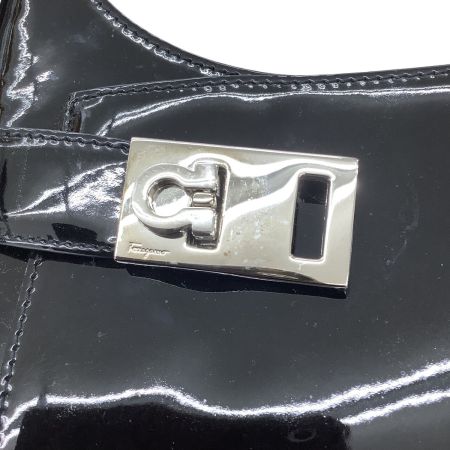 Salvatore Ferragamo サルヴァトーレフェラガモ レディース ハンドバッグ ガンチーニ エナメル ブラック