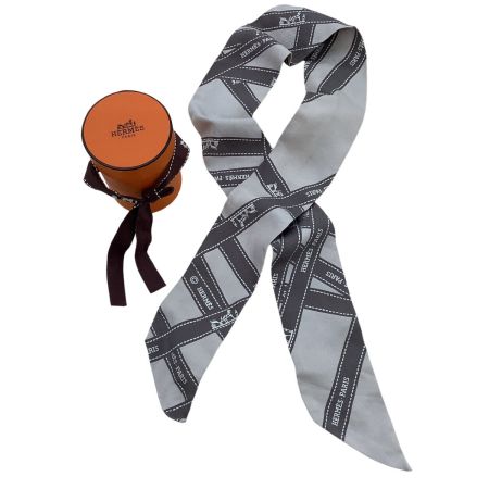 HERMES エルメス ツイリー ボルデュック シルクスカーフ ベージュ