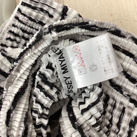 ISSEY MIYAKE イッセイミヤケ プリーツ カットソー SIZE L IM82-FJ584 ブラック×ホワイト
