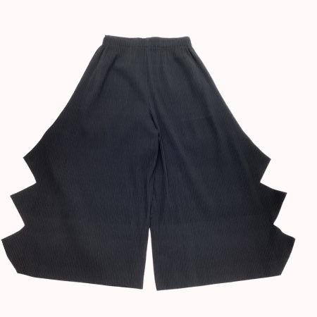 ISSEY MIYAKE イッセイミヤケ 未使用 タグ付き 変形 パンツ  MI04KF389 ブラック