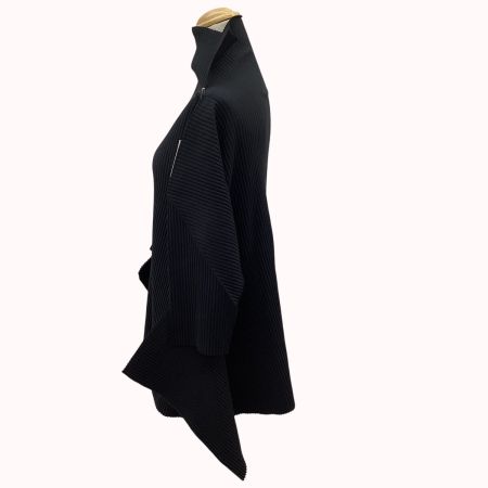 ISSEY MIYAKE イッセイミヤケ 未使用 タグ付き 変形 カットソー  MI04-KJ920 ブラック