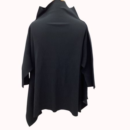ISSEY MIYAKE イッセイミヤケ 未使用 タグ付き 変形 カットソー  MI04-KJ920 ブラック