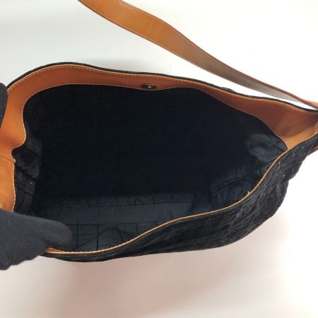 CELINE セリーヌ ショルダーバッグ　マカダム　スエード ブラック