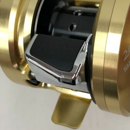  SHIMANO シマノ 釣り リール　15 CALCUTTA CONQUEST 200HG 03439