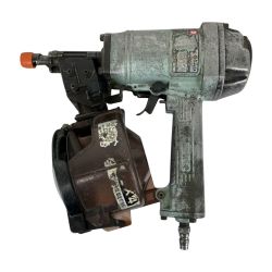 ЗЗ HITACHI 日立 65mm 常圧 エア釘打ち機 ケース付 NV-65AD スカイブルー Cランク