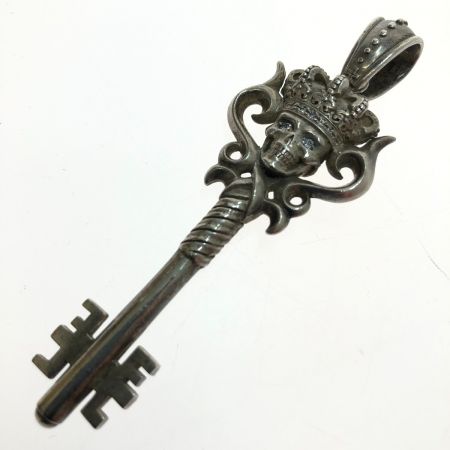  Justin Davis マジカルデザイン スカルキーモチーフ シルバーペンダントトップ