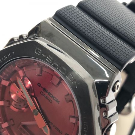  CASIO カシオ 腕時計 G-SHOCK メタルカバード クオーツ GM-2100B ダークグレー/レッド