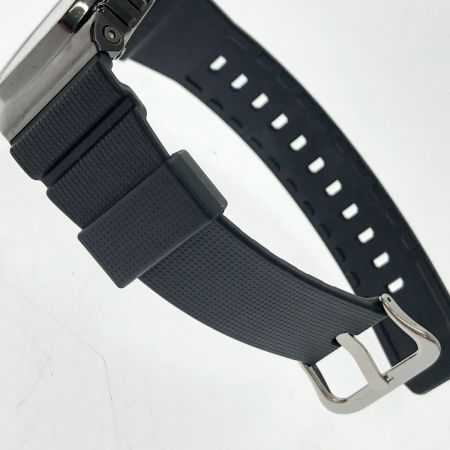  CASIO カシオ 腕時計 G-SHOCK メタルカバード クオーツ GM-2100B ダークグレー/レッド