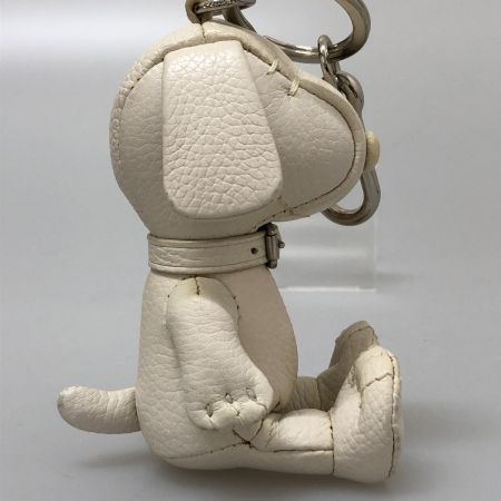  COACH コーチ スヌーピー キーホルダー チャーム アイボリー系