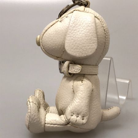  COACH コーチ スヌーピー キーホルダー チャーム アイボリー系