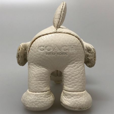  COACH コーチ スヌーピー キーホルダー チャーム アイボリー系