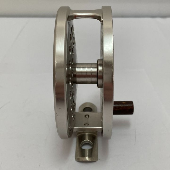 CANTATA 2300 フライリール シルバー CANTATA 2300 フライリール シルバー