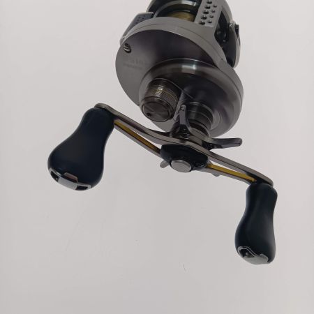  SHIMANO シマノ カルカッタコンクエストBFS HG 右ハンドル 03675 本体のみ