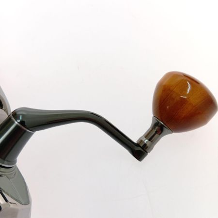  SHIMANO シマノ 22 ステラ C5000XG　ウッドハンドル 043979