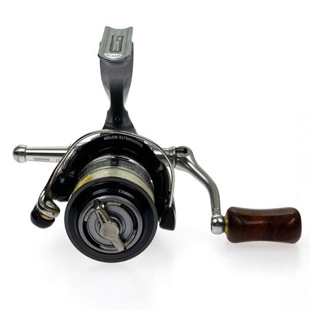  SHIMANO シマノ レアニウムCI4+ C2000HGS 02586 木製ハンドルノブ・リールスタンド付き