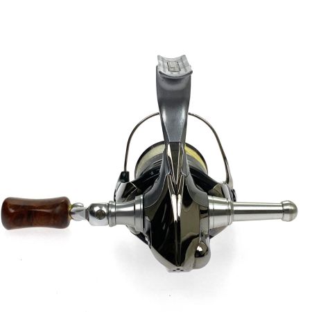  SHIMANO シマノ レアニウムCI4+ C2000HGS 02586 木製ハンドルノブ・リールスタンド付き