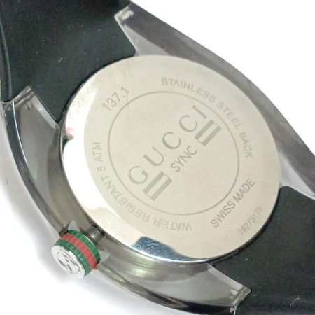  GUCCI グッチ 腕時計　SYNC シンク シェリー ラバー　クオーツ 137.1 ブラック x シルバー