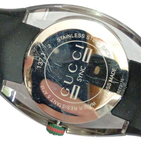  GUCCI グッチ 腕時計　SYNC シンク シェリー ラバー　クオーツ 137.1 ブラック x シルバー
