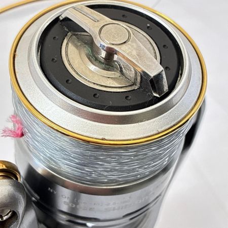 SHIMANO シマノ リール　ツインパワー C3000HG  02697