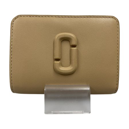  MARC JACOBS マークジェイコブス  ザ レザー カバード Jマーク コンパクト ウォレット ミニ 2つ折り財布 2S4SMP007S02 キャメル