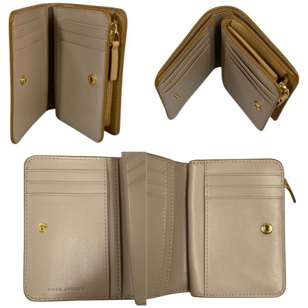  MARC JACOBS マークジェイコブス  ザ レザー カバード Jマーク コンパクト ウォレット ミニ 2つ折り財布 2S4SMP007S02 キャメル
