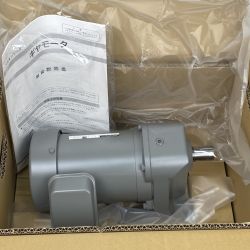 ## 日東電工 ギヤモータ GA24-040-10 GAシリーズ 横型脚取付け 400V 未使用品 Sランク