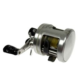 ## SHIMANO シマノ カルカッタ 200 RH3102 キズ・ヨゴレ・シャリ感有 Cランク
