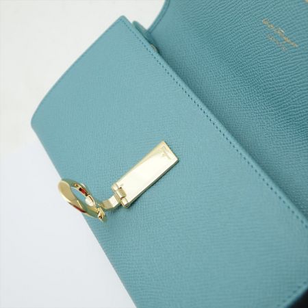  Ferragamo フェラガモ ガンチーニ 内部ヨゴレ有 レザー　財布 エメラルドグリーン 一部地域を除き送料無料