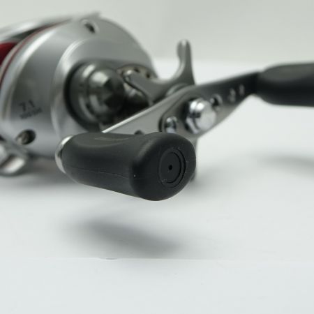  DAIWA ダイワ ZILLION 100SH ベイトリール ZILLION 100SH シルバー 一部地域を除き送料無料