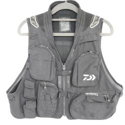 ◆◆ DAIWA ダイワ フィッシングベスト　Lサイズ DW-2002 ブラック 一部地域を除き送料無料 Bランク