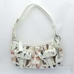 ◆◆ BURBERRY バーバリー ワンショルダーバッグ　ハート柄　黄ばみあり ホワイト 一部地域を除き送料無料 Bランク