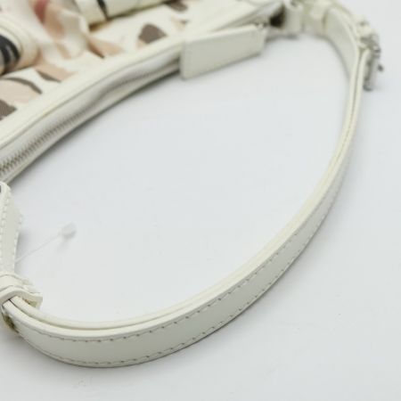  BURBERRY バーバリー ワンショルダーバッグ　ハート柄　黄ばみあり ホワイト 一部地域を除き送料無料