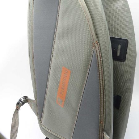  FISHPOND サンダーヘッド・サブマーシブルスリング ｻﾝﾀﾞｰﾍｯﾄﾞｽｳｨﾝｸﾞﾊﾞｯｸﾞ グリーン系 一部地域を除き送料無料