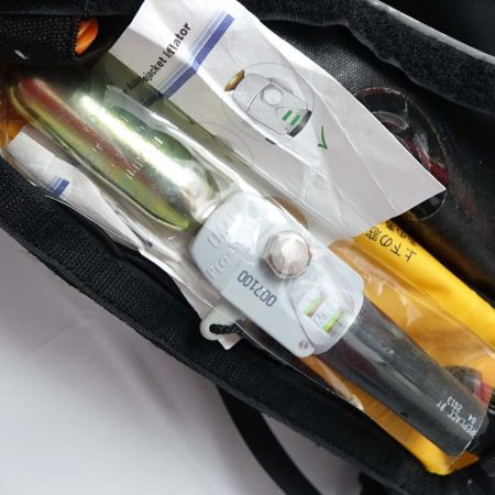  deps ライフジャケット　【ボンベ期限切れ】 一部地域を除き送料無料