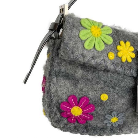  FENDI フェンディ マンマバケット　フェルト　フラワー　ハンドバッグ グレー