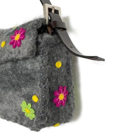  FENDI フェンディ マンマバケット　フェルト　フラワー　ハンドバッグ グレー