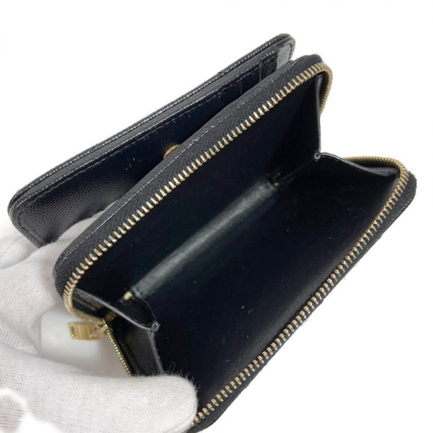 イヴサンローラン　レザー　二つ折り財布　カサンドラロゴ　ブラック