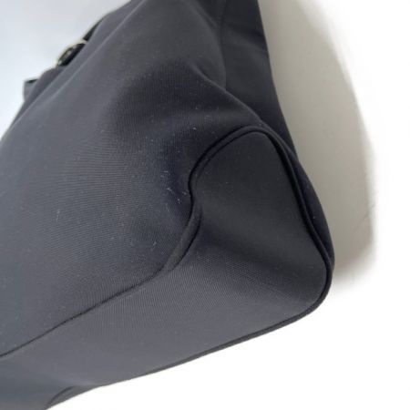  Salvatore Ferragamo サルヴァトーレフェラガモ タイトショルダーバッグ AU218194 ブラック